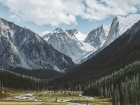 星辰影院像排错：先查相关变因果吗，再把因果词换中性（读完更顺）